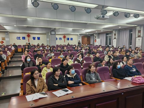 学员认真听讲