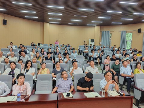 八月培训座无虚席