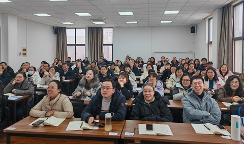 学员认真听讲